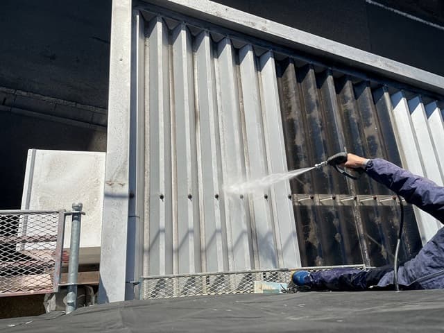 屋根塗装(高圧洗浄)